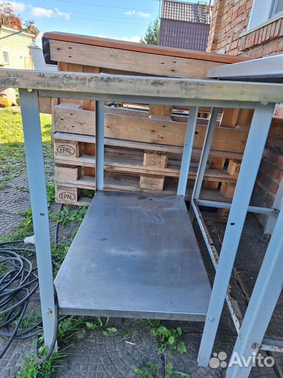 Металлический стол