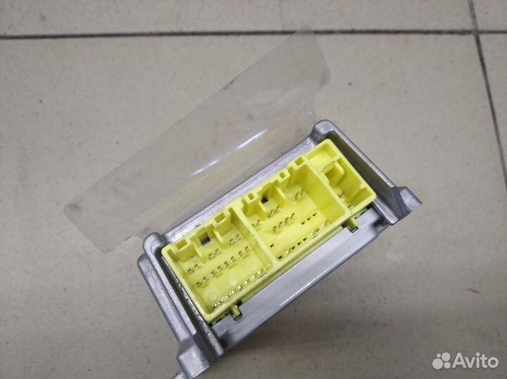 Блок управления AIR BAG Pajero/Montero Sport (KH)