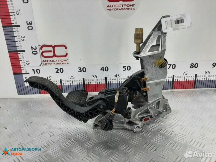 Педаль Volkswagen Passat B5 2000 8D1723523Q