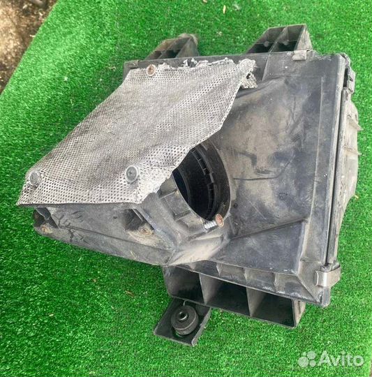 Корпус воздушного фильтра Volkswagen Passat 1.9