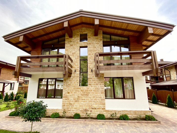 Коттедж 250 м² на участке 5 сот.