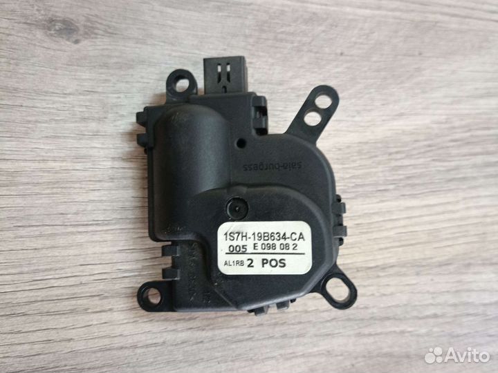 Моторчик заслонки отопителя ford fusion 1