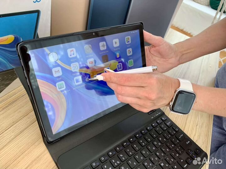 Планшет с клавиатурой и стилусом