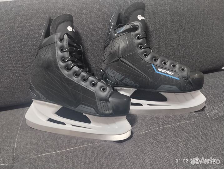 Коньки хоккейные