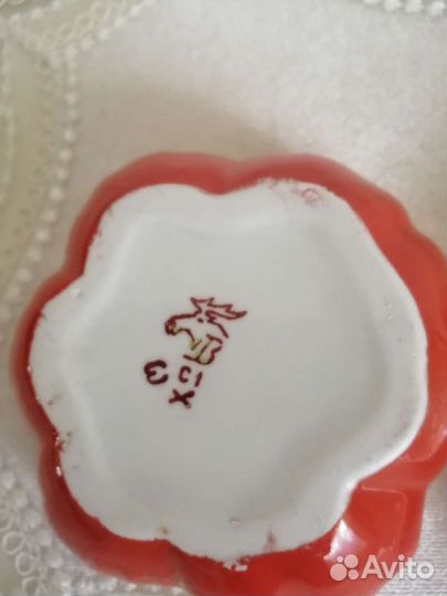 Фарфоровая масленка или шкатулка в виде помидора