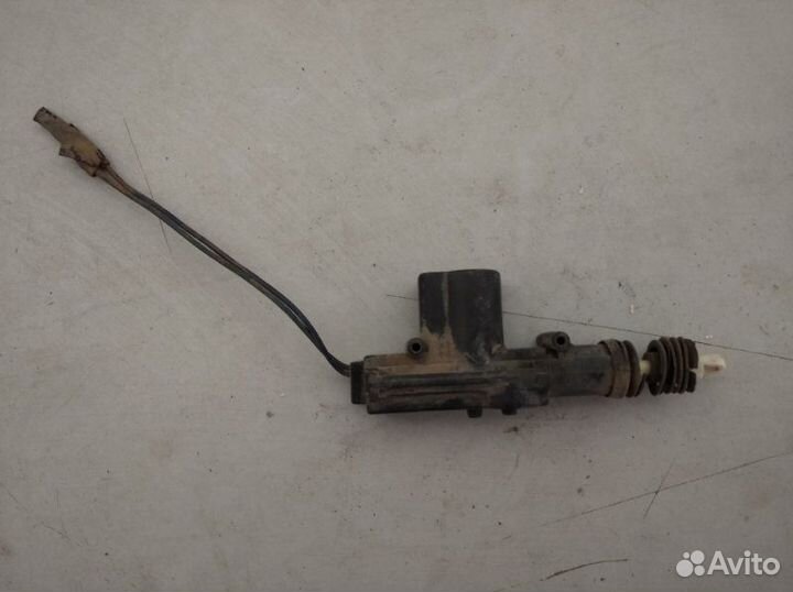 Активатор замка двери задний левый Hyundai Accent