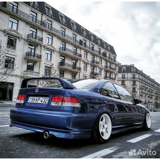 Продам заднюю часть (крылья) Honda Civic 6 купе