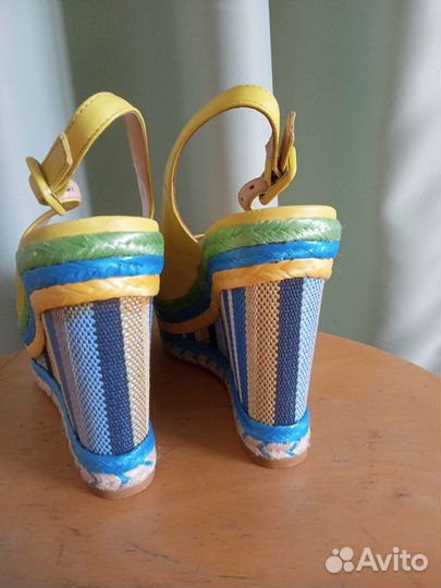 Босоножки женские mascotte