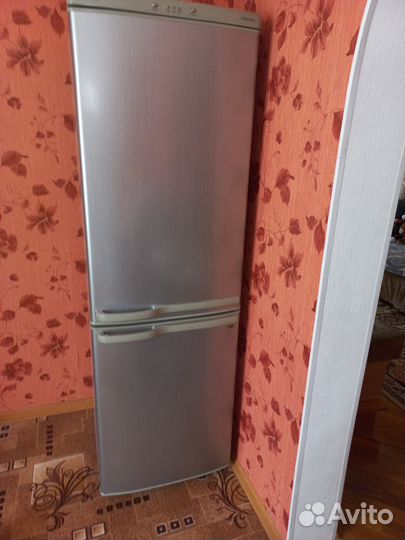 Холодильник двухкамерный samsung