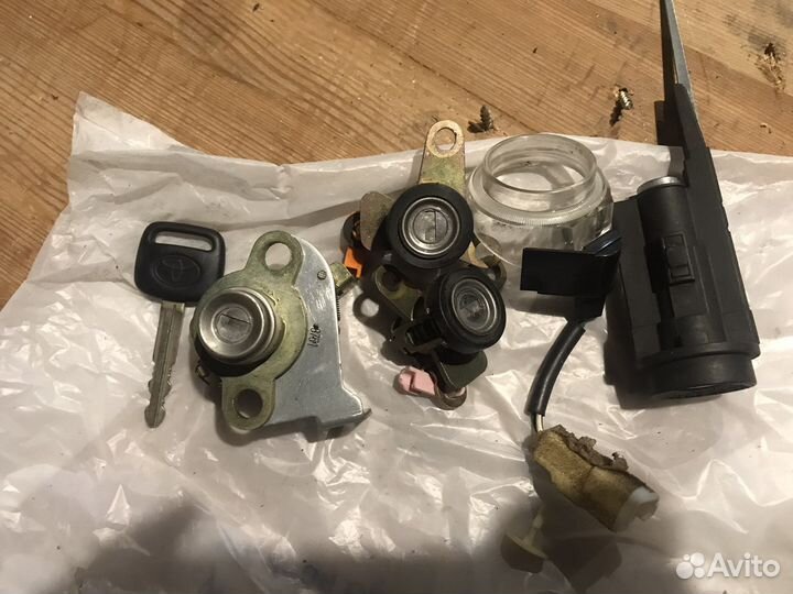 Комплект личинок замка toyota cresta 2 jzx 100