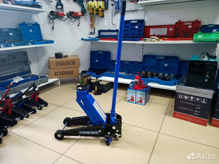 Домкрат подкатной 3 тонны маякавто 135-490мм