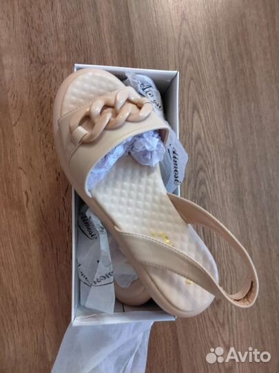 Босоножки новые