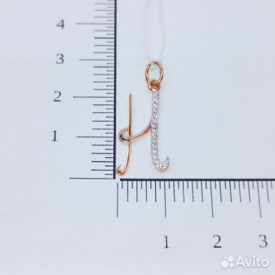 Золотая подвеска с камнем