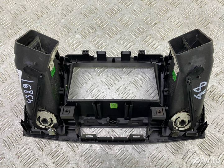 Б/У Дефлектор воздушный центральной консоли Opel