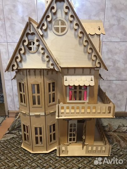 Кукольный домик с мебелью