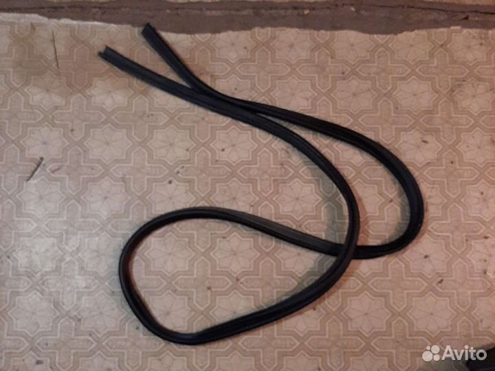 Уплотнитель багажника Рено Сандеро 2