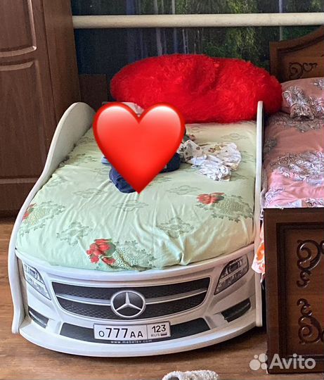 Детская кровать машина