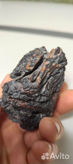 Обсидиан вулканический, обсидиановая бомба