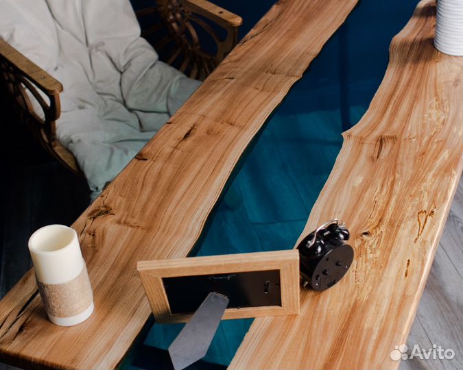 Стол «Река» из слэба вяза и эпоксидной смолы