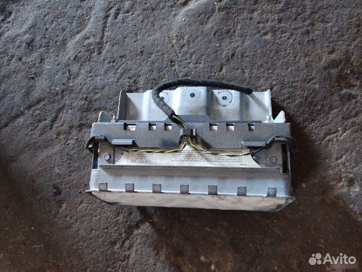 Подушка безопасности в торпеду Ford Fusion