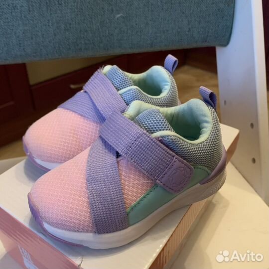Кроссовки для девочки