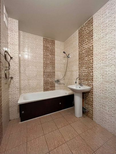 2-к. квартира, 86 м², 8/16 эт.