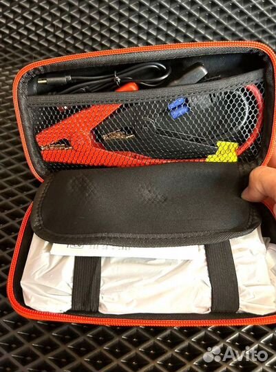 Автомобильное пусковое портативное устройство бустер gkfly 18000mAh 1200A (190)