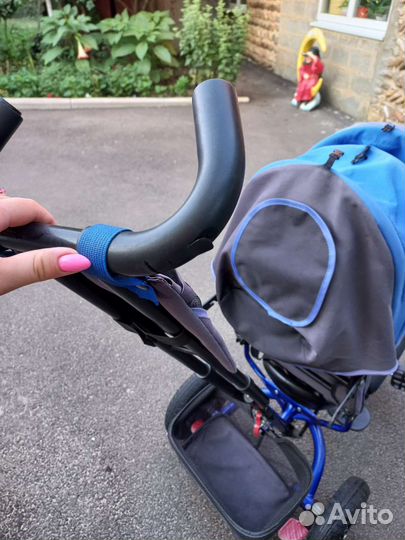 Трехколесный велосипед с ручкой