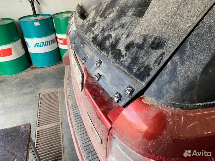 Шпильки Range Rover крышки багажника