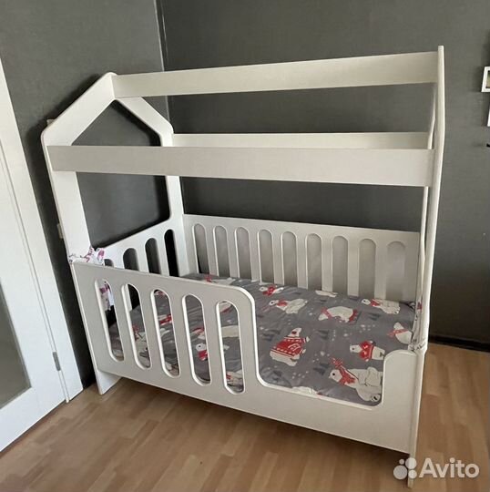Продам кроватку-домик