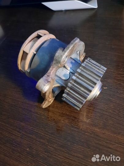 Помпа от Весты 1.8 luzar