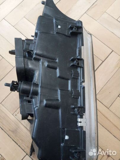 Фары основные, узкие га Volvo s 90 960