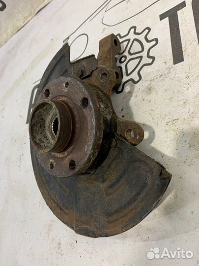 Кулак поворотный передний правый Renault Symbol