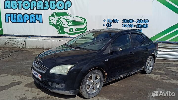 Накладка ручки внутренней правая Ford Focus 2 3M51226A36ADW. С кнопкой стекло-ка