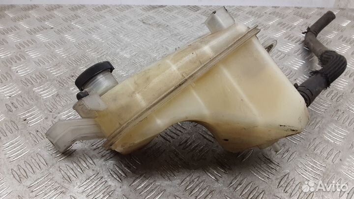 Бачок расширительный Toyota Prius 3 2010