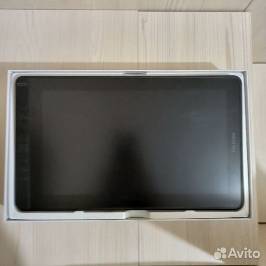 Графический планшет-монитор Huion Kamvas 13