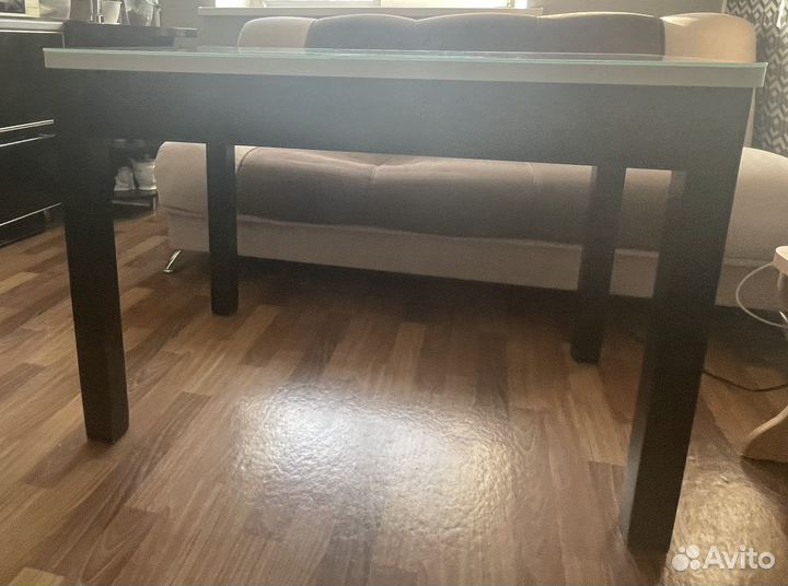 Стол обеденный