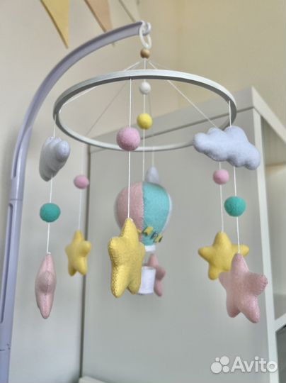 Мобиль в кроватку из фетра