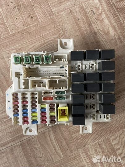 Блок предохранителей Mitsubishi Colt Z3