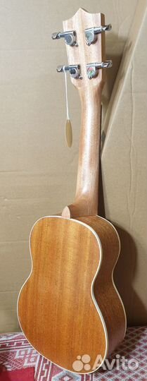 Укулеле из красного дерева