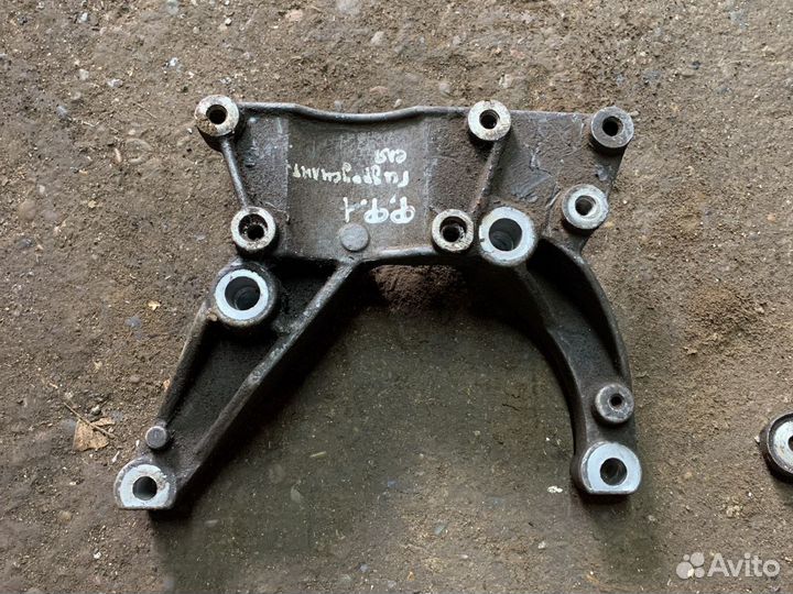 Кронштейн насоса гур ford focus 1