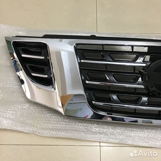 Nissan Patrol Y62 Решетка радиатора L1KQ9