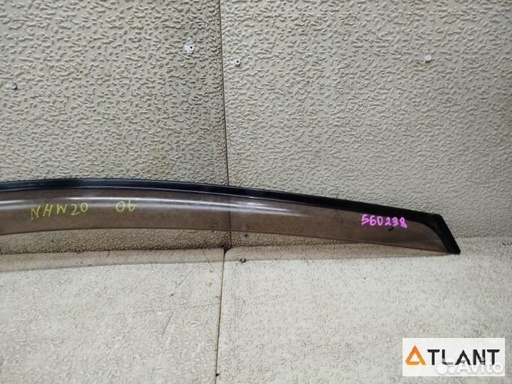 Ветровик передний правый toyota prius