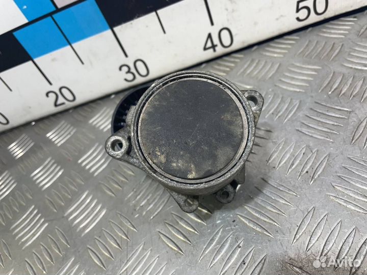 Б/У Натяжитель ремня с роликом MB#001