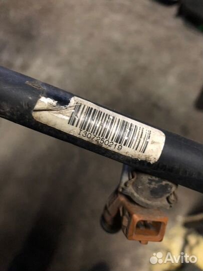 Топливная рампа с форсунками Ford Focus 1 1.6