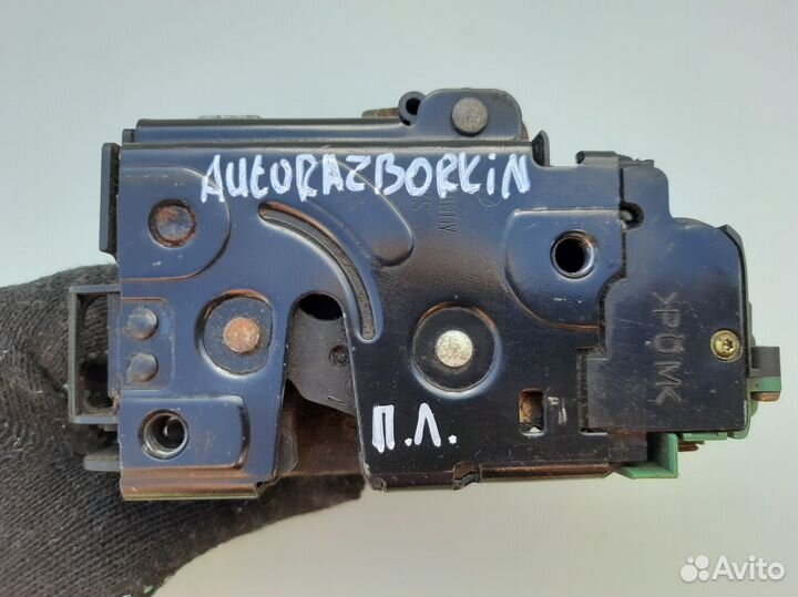 Замок передний левый Skoda Octavia A4 Golf 4