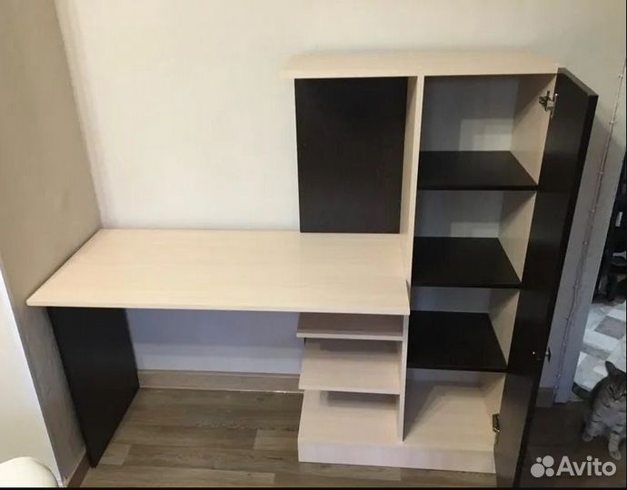 Стол письменный Венговый