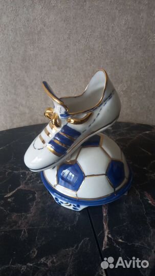 Статуэтка фарфор Бутса сувенир