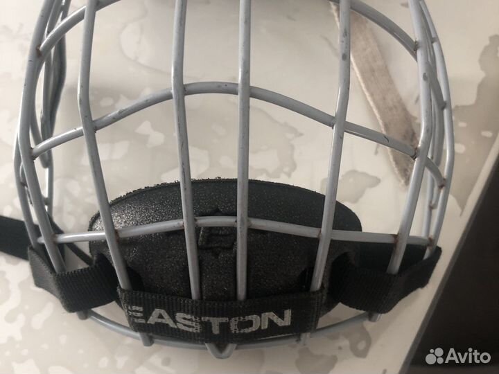 Хоккейный шлем