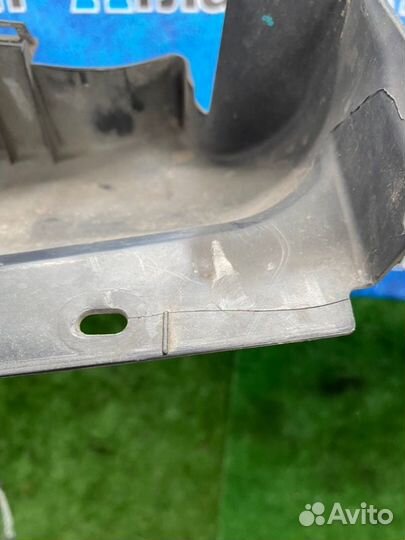 Накладка замка капота Ford Focus CB4 sida 2010